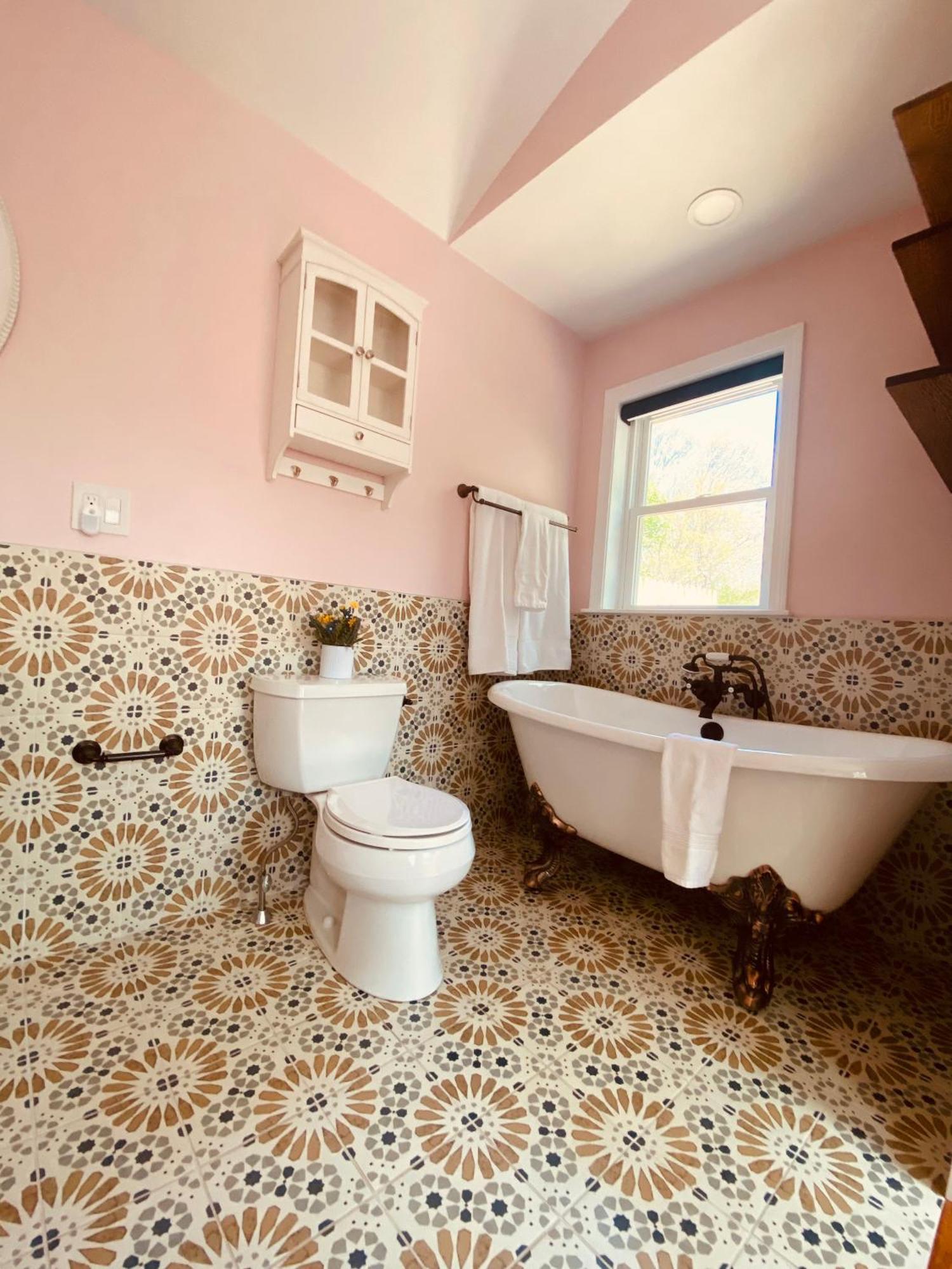 Wildflower Inn Plymouth Room photo