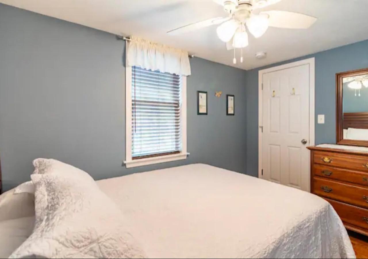 Wildflower Inn Plymouth Room photo